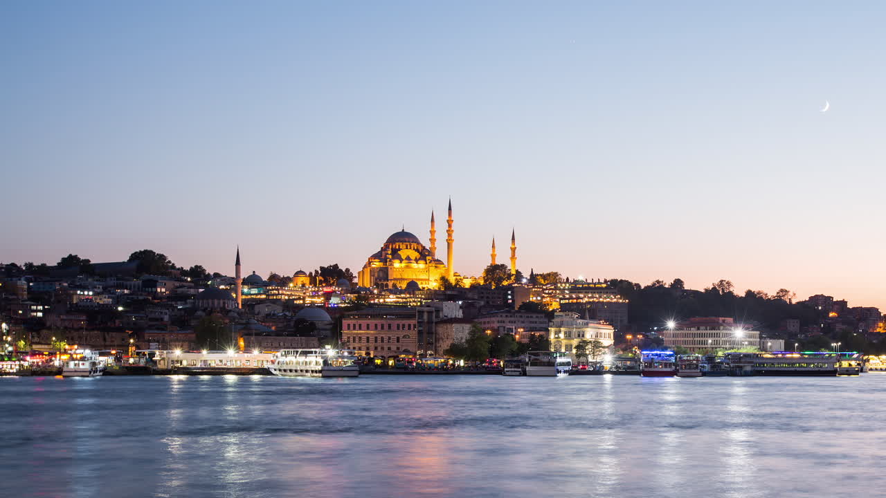 Istanbul Süleymaniye Mosque at Dusk