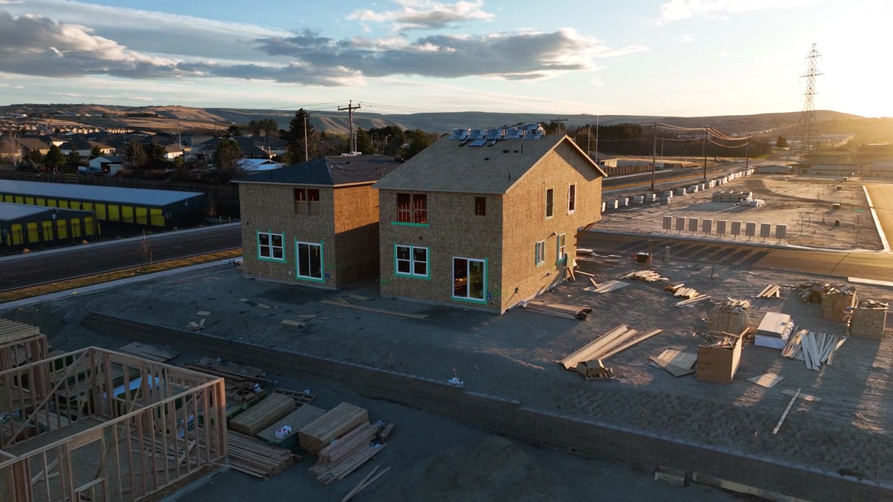 Vista aérea de novas casas em construção em Tri-Cities, Washington