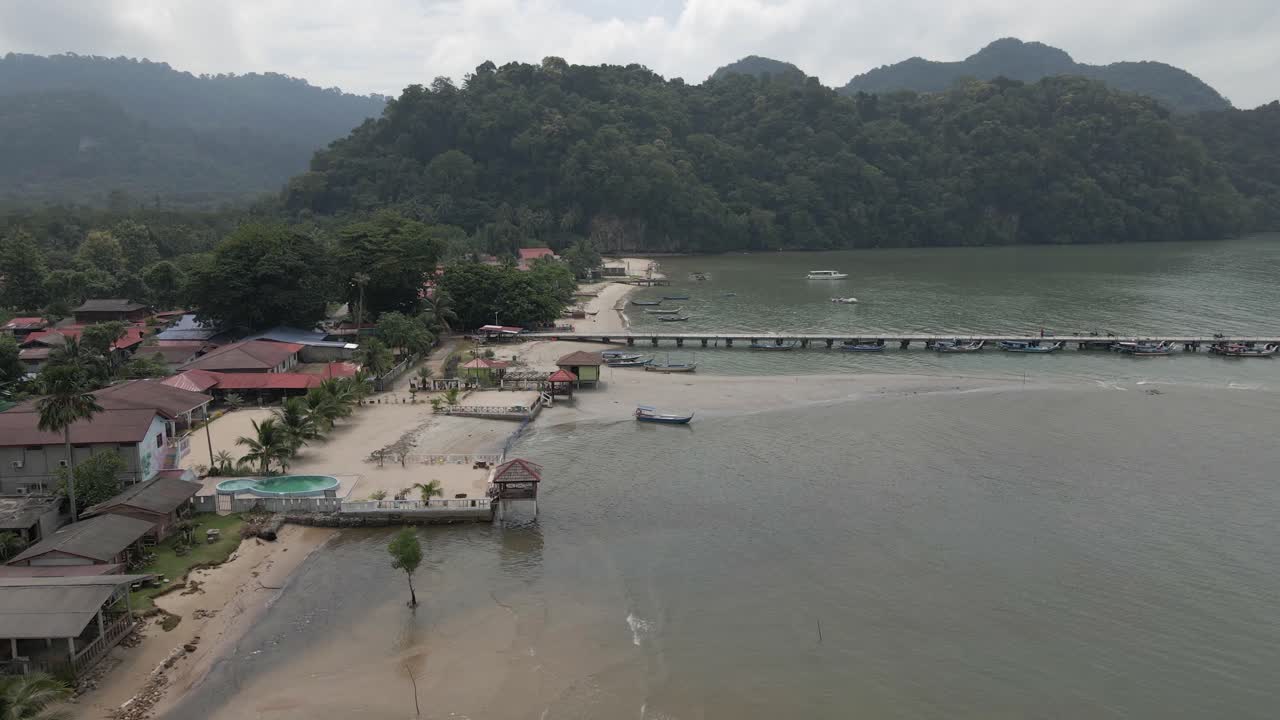 turismo boutique rústico: el tranquilo complejo de playa de pulau tuba en malasia