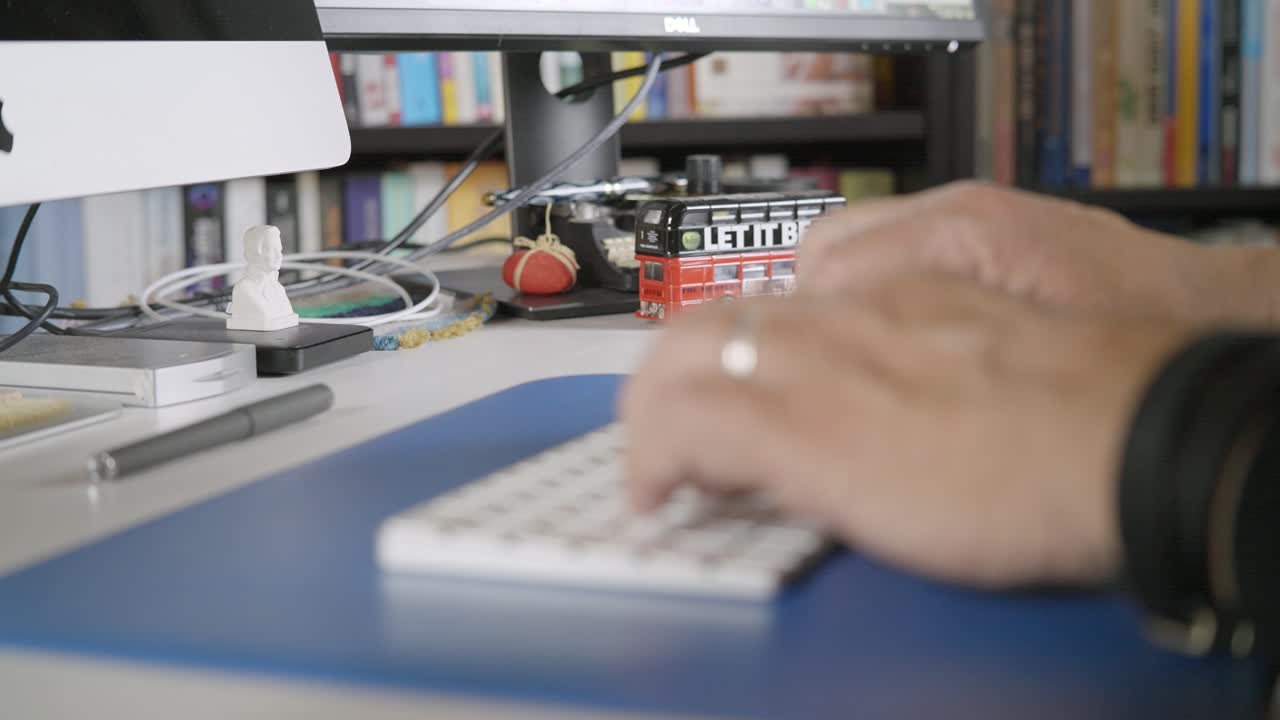 una autora profesional escribe su historia y le da vida a un cuento