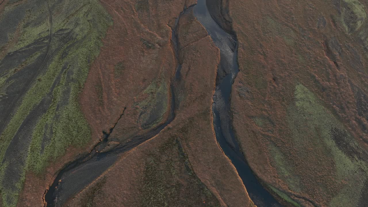 남 아이슬란드 의 해가 뜨는 고원 풍경 - 드론 촬영