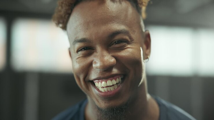 Portrait d'un homme souriant