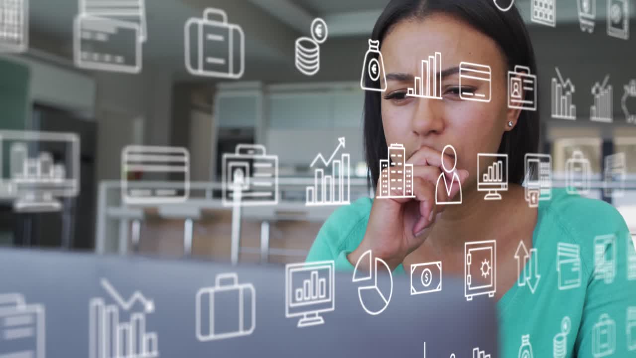 animación de una mujer biracial sobre una mujer de negocios biracial digital usando auriculares de teléfono