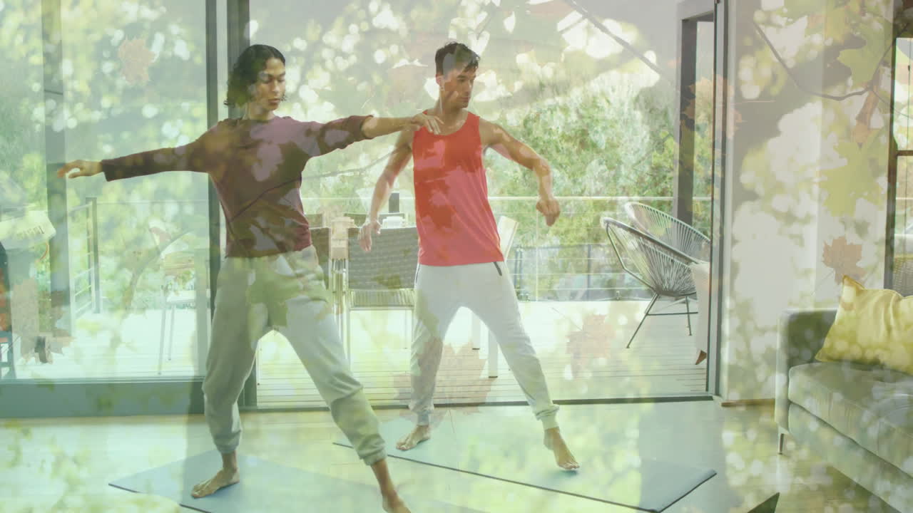 animación de árboles de otoño sobre diversos gays practicando yoga juntos en casa