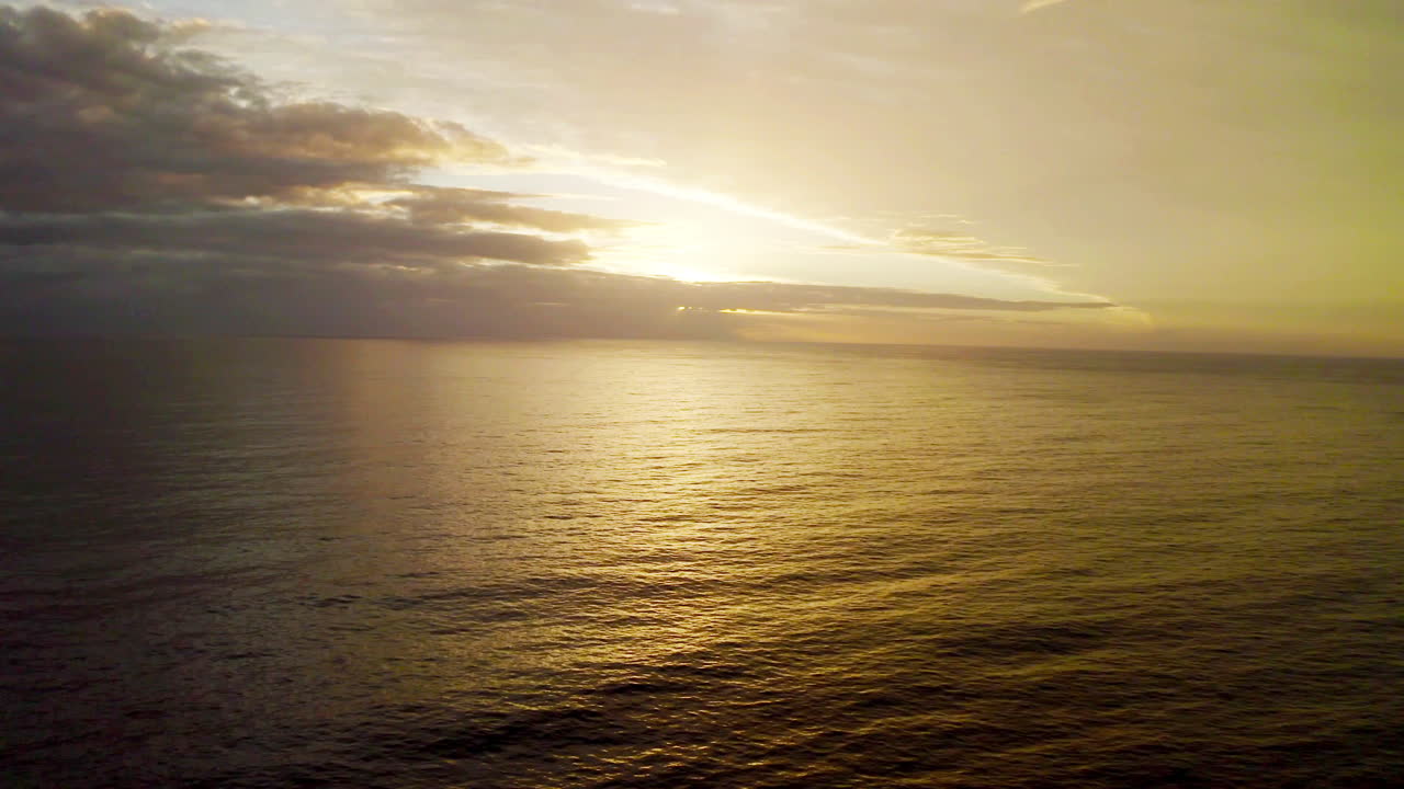 4k video footage of the ocean at sunset