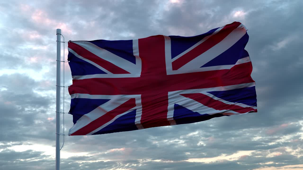 bandera realista del reino unido ondeando en el viento contra el cielo profundo dramático. 4k uhd 60 fps cámara lenta