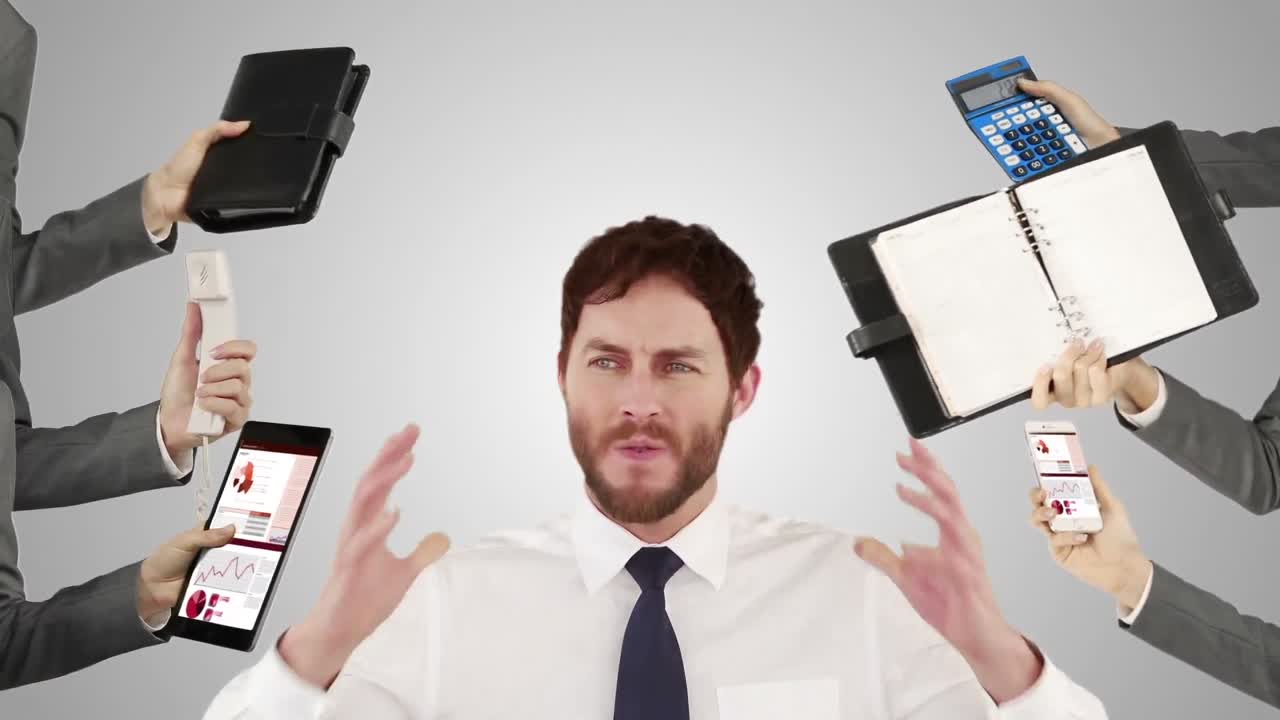 머리에 손을  ⁇ 고 있는 스트레스를 받은 사업가