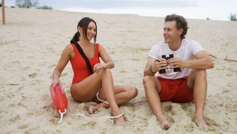 Rettungsschwimmer-Am-Strand