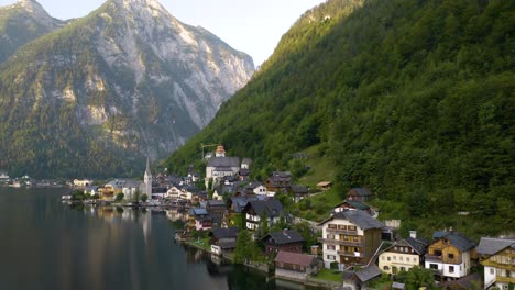 Hermosa-Vista-Del-Famoso-Pueblo-Austriaco-De-Hallstatt,-Austria