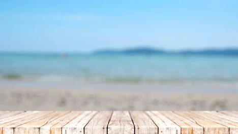 el suelo de madera de 4k contra la naturaleza borrosa, la playa del mar, el fondo abstracto.