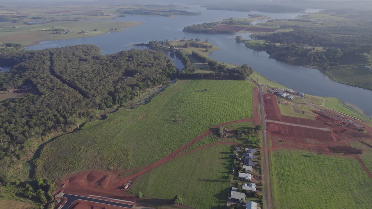 Lakefront Holiday Villas On The Shore Of Lake Tinaroo With Fog