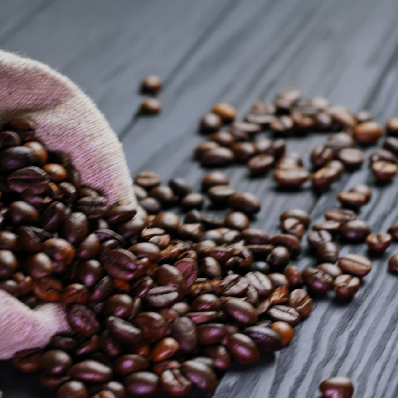 granos de café en la mesa