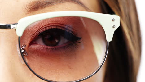 cerca de la serie de personajes de ojos de mujer aislados en un fondo blanco puro