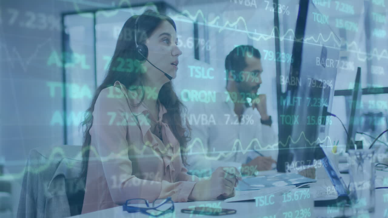 animación de la junta comercial sobre una representante de clientes caucásica hablando con un cliente