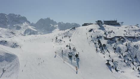 Diversión-De-Deportes-De-Invierno-En-Las-Pistas-De-Esquí-De-Madonna-Di-Campiglio-Paisaje-Aéreo-Dolomita-Italia