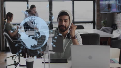 animación del globo y procesamiento de datos sobre diversas personas de negocios en la oficina