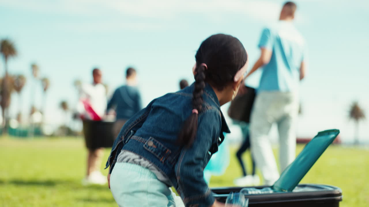 medio ambiente, niños y limpieza del campo deportivo