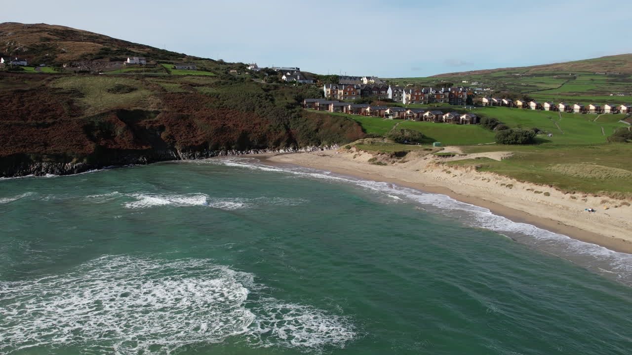 vista aérea de la playa de barleycove y la península de mizen en irlanda