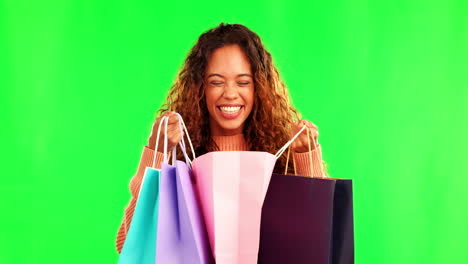 felicidad, mujer emocionada en la pantalla verde