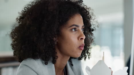 Comida-Para-Llevar,-Computadora-Y-Mujer-De-Negocios