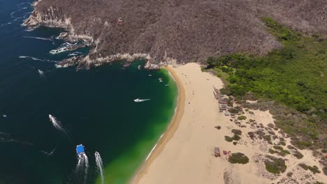 bahía de cacaluta en el parque nacional de huatulco, oaxaca, méxico