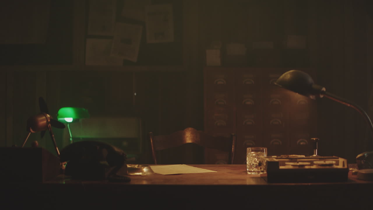 oficina de detectives de época