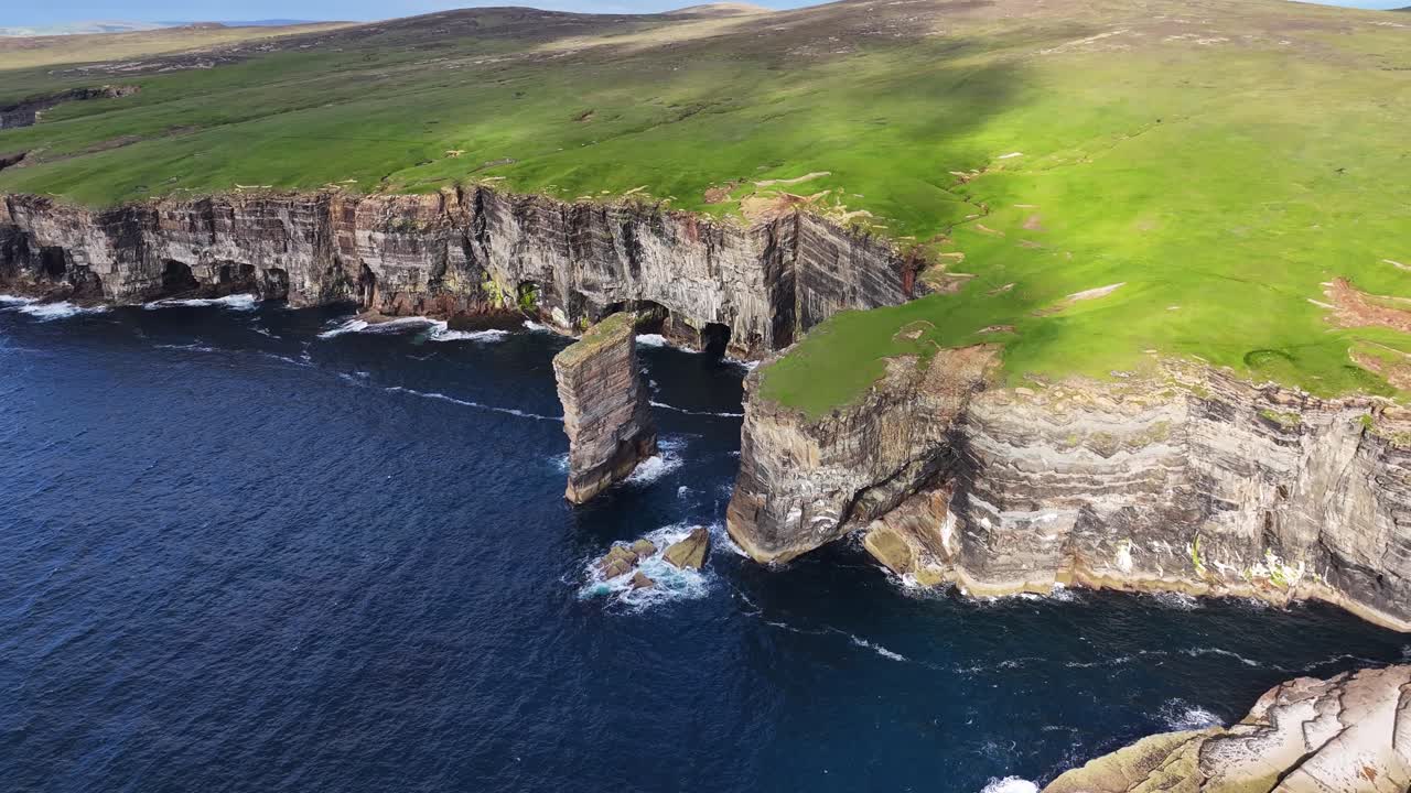 영국 스코틀랜드 오크니 (orkney) 의 그림 같은 해안선의 공중 풍경