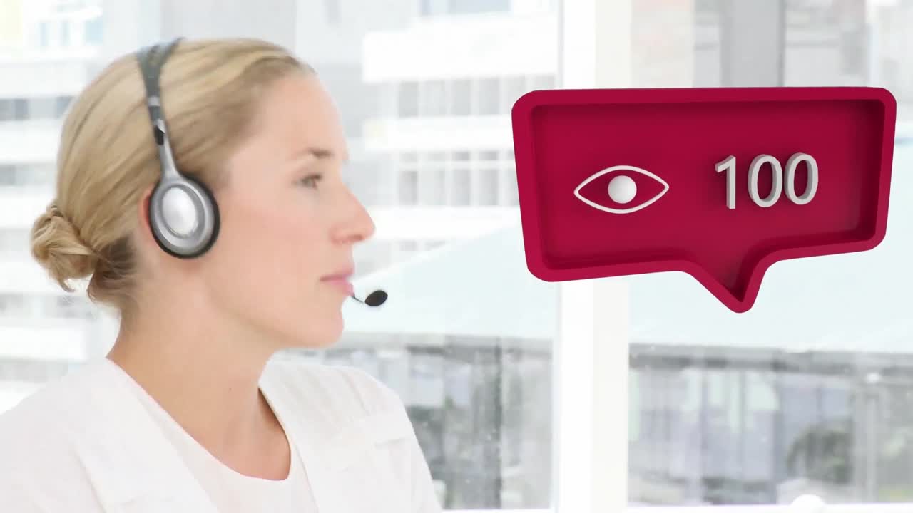 animación de iconos digitales sobre una mujer de negocios usando auriculares de teléfono