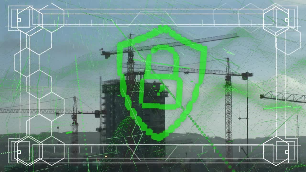 Animazione di un'interfaccia su un'icona di lucchetto di sicurezza e scie di luce verdi su un cantiere edile