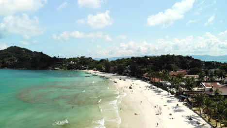drone disparó sobre la playa de luna llena en tailandia