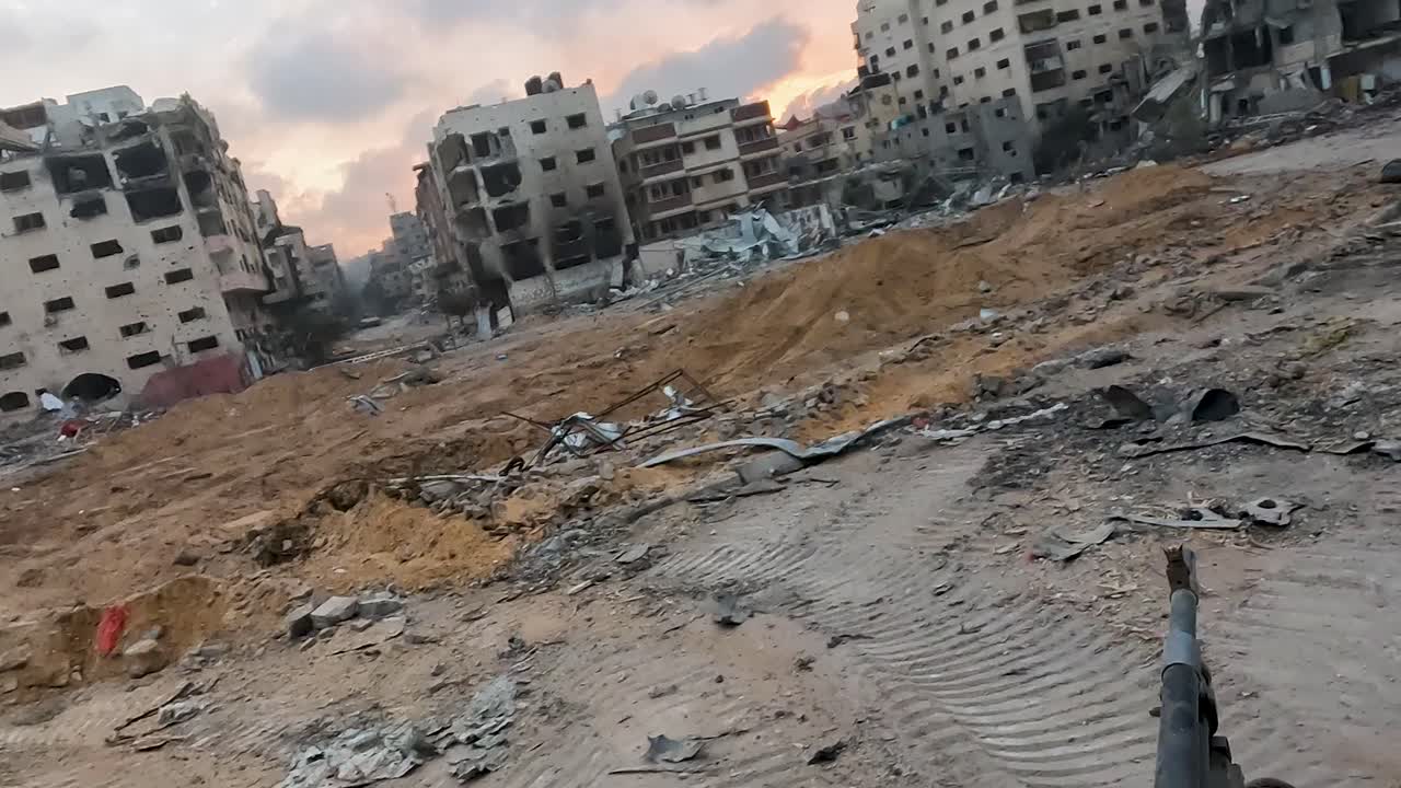 clips de edificios destruidos por ataques israelíes en un barrio civil en el oeste de gaza