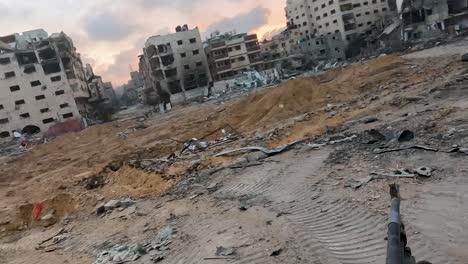 Ausschnitte-Von-Gebäuden,-Die-Durch-Israelische-Angriffe-In-Einem-Wohnviertel-Im-Westen-Von-Gaza-Zerstört-Wurden