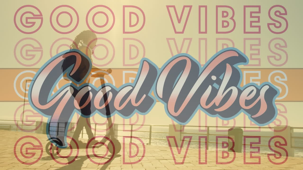 animación de buenas vibraciones texto sobre mujer biracial montando un scooter en el paseo marítimo