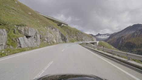 Conduciendo-Desde-El-Grimsel-Hasta-El-Paso-De-Furka-A-Través-Del-Famoso-Valle-En-Los-Alpes-Suizos