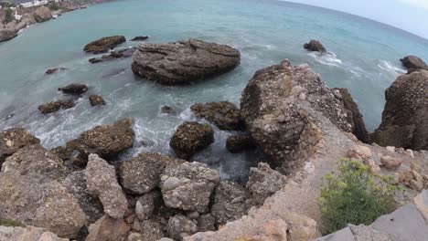 España-Malaga-Playa-Nerja-En-Un-Día-Nublado-De-Verano-Usando-Un-Dron-Y-Una-Cámara-De-Acción-Estabilizada-6