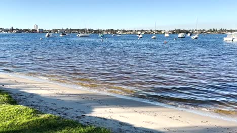 Banks-of-Swan-River-at-Peppermint-Grove,-Perth,-Western-Australia