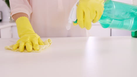 Close-up-on-a-woman-cleaning-the-table