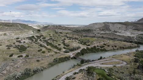 Sendero-Panorámico-Para-Bicicletas,-Caminatas-Y-Carreras-En-Jordan-River-Parkway:-Paso-Elevado