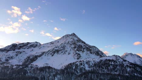 Timelapse-De-La-Montaña-Nevada-En-La-Mañana