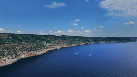 Experimente-La-Belleza-De-Salento,-Puglia,-Desde-Una-Impresionante-Perspectiva-Aérea