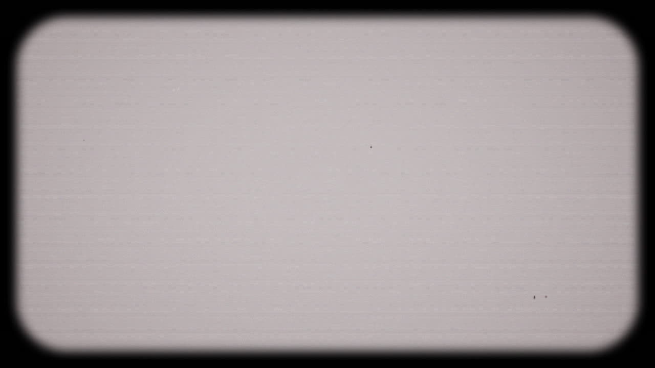 Sovrapposizione di cornice cinematografica vintage con polvere e graffi su schermo vuoto