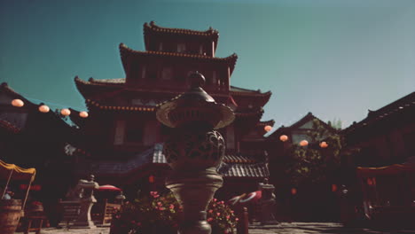 pagoda del templo asiático en el patio