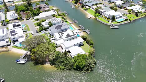 drone captures scenic broadbeach waterways and homes