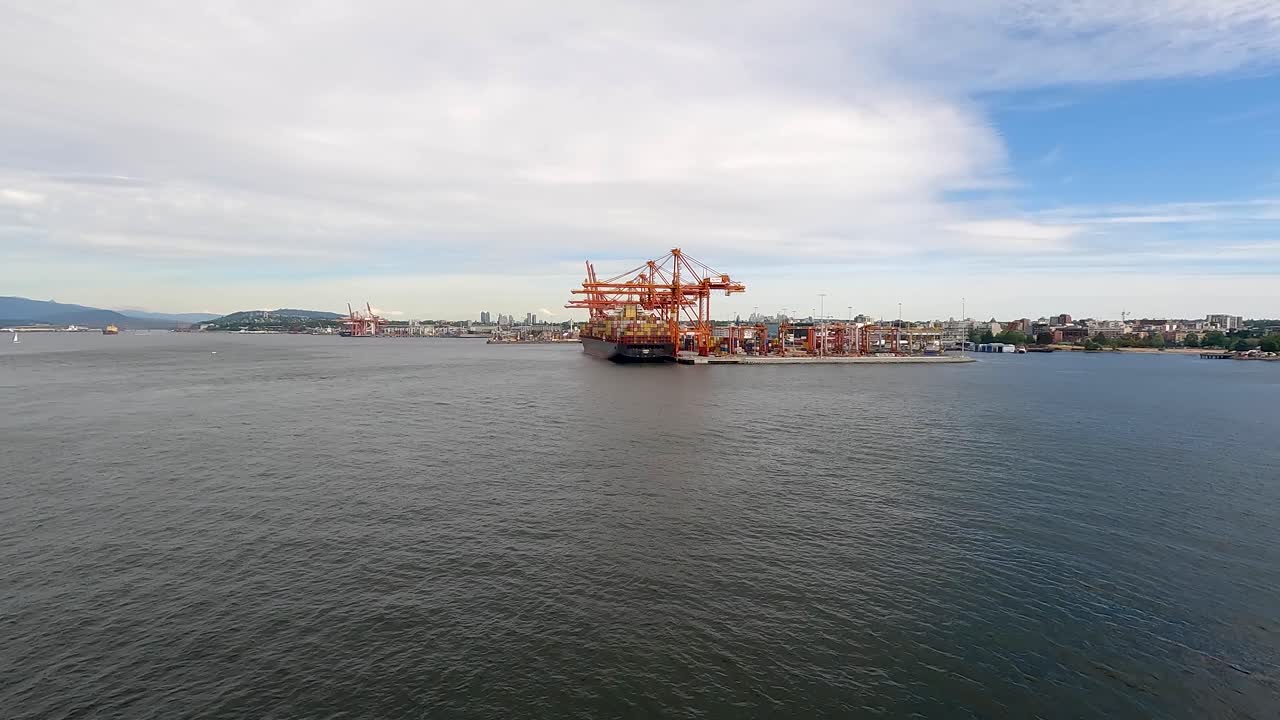 la terminal de envío del puerto de vancouver, columbia británica, vista desde un crucero - hiperlapso