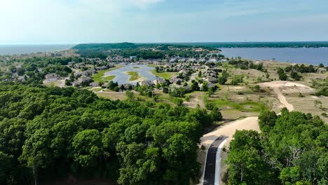 inland area in michigan between two lakes