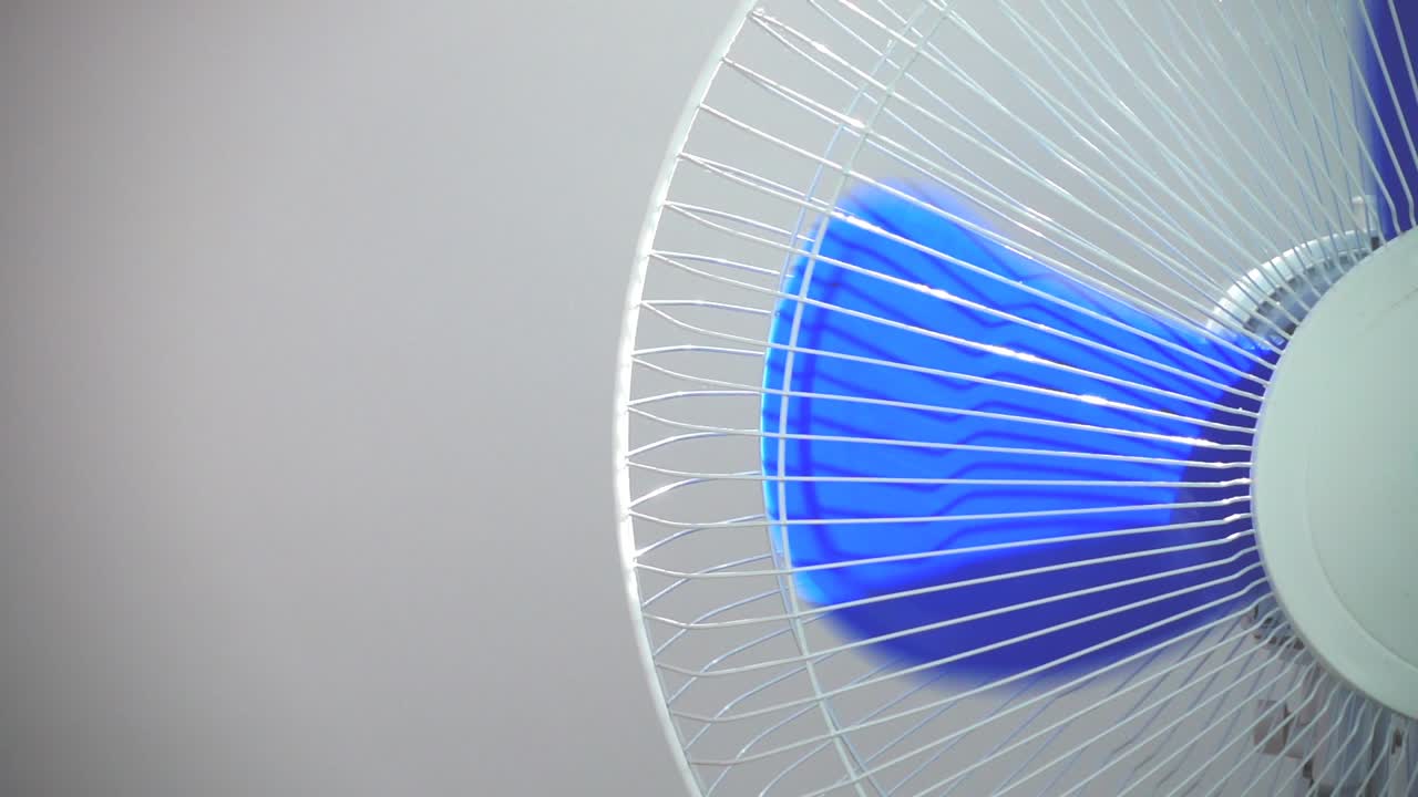 Shooting fan blades. Fan operation