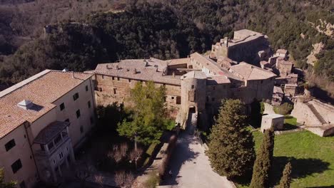 Fortress-of-Sorano-seen-by-above,-Sorano-is-an-italian-village-located-in-Tuscany