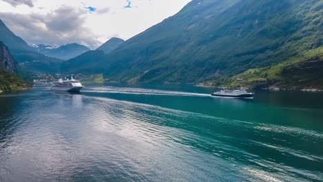 Kreuzfahrtschiffe-Am-Geirangerfjord,-Norwegen