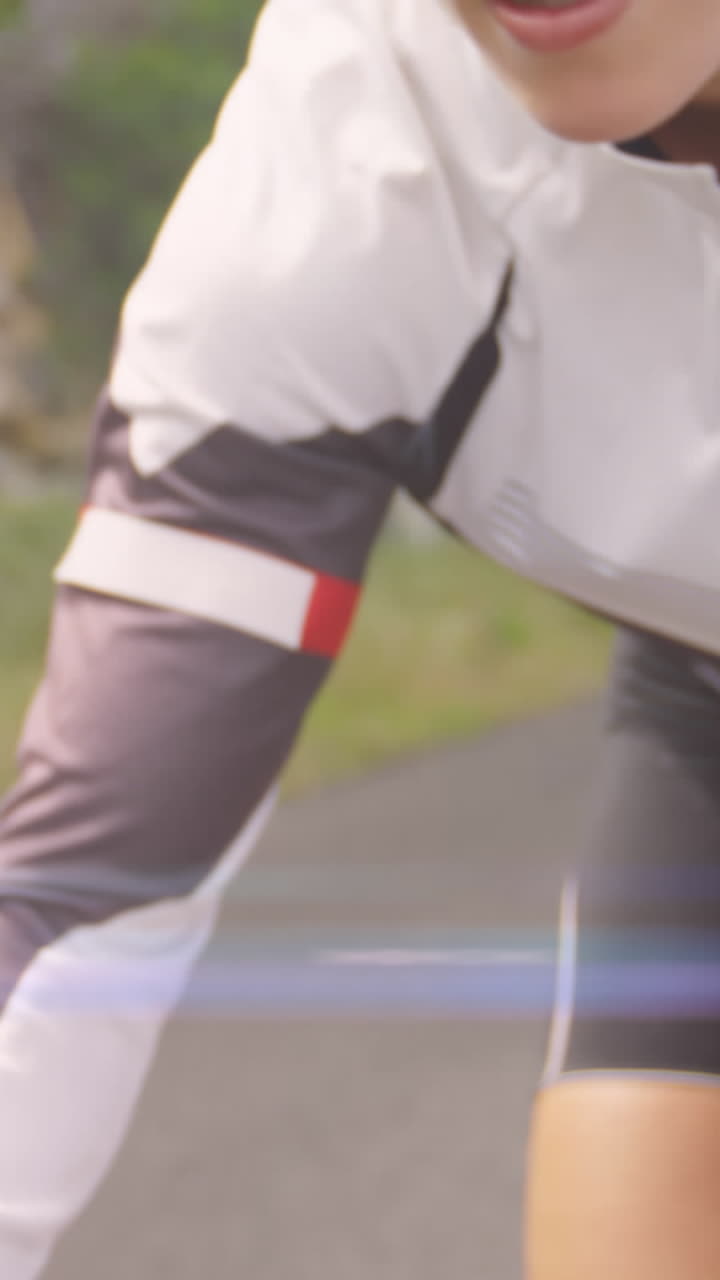 animación de puntos de luz sobre una mujer caucásica en bicicleta