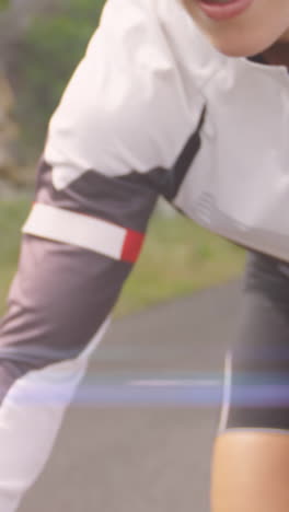 animación de puntos de luz sobre una mujer caucásica en bicicleta